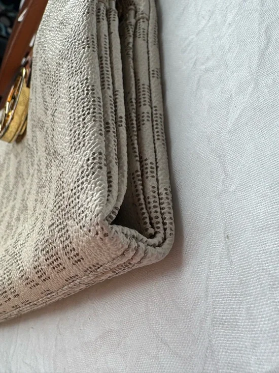 Michael Kors Fulton Vanilla Signature Crossbody - Picture 6 of 16